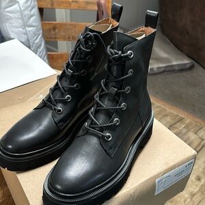 Madewell Lace-Up Lugsole Boot in leather. No NG667 true black size 9